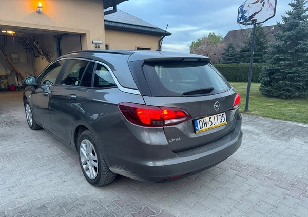 Opel Astra cena 69000 przebieg: 40158, rok produkcji 2019 z Wrocław małe 277